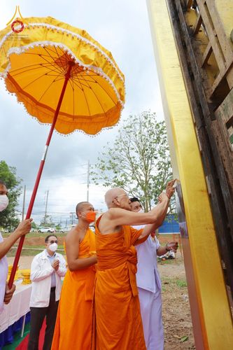 ภาพ No.76112:9พิธีวางศิลาฤกษ์ และตอกเสาเข็มมงคลต้นแรก สร้างหอฉันคุณยายอาจารย์มหารัตนอุบาสิกาจันทร์ ขนนกยูง  ณ ศูนย์ปฎิบัติธรรมนานาชาติสะเดา จ.สงขลา วันที่ 27 มกราคม พ.ศ. 2566