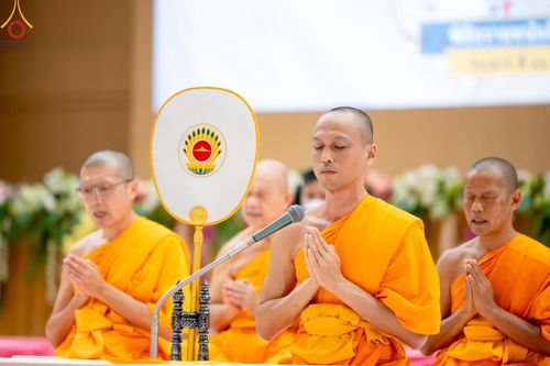 ภาพ No.136859:พิธีถวายหนังสือธรรมะ บาลี นักธรรม ทางก้าวหน้า ณ ห้องแก้วสารพัดนึก 2 วัดพระธรรมกาย วันเสาร์ที่ 11 พฤษภาคม พ.ศ. 2567