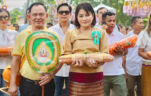 ภาพ No.170089:พิธีทอดกฐิน ณ วัดทุ่งวิจิตร อ.นาดี จ.ปราจีนบุรี ในโครงการกฐินสามัคคีทั่วไทย 30,000 วัด บูชาธรรม 80 ปี หลวงพ่อธัมมชโย โดยคณะศิษยานุศิษย์วัดพระธรรมกาย วันที่ 27 ตุลาคม พ.ศ. 2567