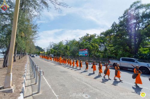 ภาพ No.222126:วันที่ 26-27 เมษายน พ.ศ. 2568 ศูนย์ปฏิบัติธรรมสวนผึ้ง ร่วมกับ ธุดงค์คสถานประจวบคีรีขันธ์ และวัดอ่าวน้อย  จัดกิจกรรมเดินธรรมยาตรา ตักบาตรข้าวสารอาหารแห้ง และจุดประทีปถวายเป็นพุทธบูชา ณ วัดอ่าวน้อย จ.ประจวบคีรีขันธ์