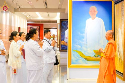 ภาพ No.327659:วันที่ 1-6 พฤษภาคม พ.ศ.2569 ต้อนรับชาวต่างชาติ พระภิกษุ คณะชาวเมียนมาร์  อุบาสิกาชาวอินเดีย เยี่ยมชมวัดพระธรรมกายและสักการะพระมหาธรรมกายเจดีย์