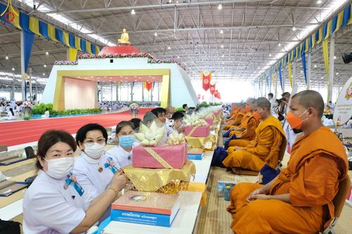 ภาพ No.85341:พิธีถวายมหาสังฆทานคณะสงฆ์ 2000 กว่าวัดทั่วประเทศปีที่ 23, พิธีถวายไทยธรรมคณะสงฆ์ 323 วัด 4 จังหวัดชายแดนภาคใต้, พิธีมอบปัจจัยช่วยเหลือครู 4 จังหวัดชายแดนภาคใต้ ณ สภาธรรมกายสากล วัดพระธรรมกาย ในวันสมาธิโลก อาทิตย์ที่ 6 สิงหาคม พ.ศ. 2566