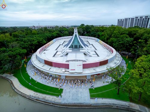 ภาพ No.228837:วันเสาร์ที่ 14 มิถุนายน พ.ศ. 2568 พิธีเวียนประทักษิณ , พิธีขอขมารับผ้าไตร ในโครงการบรรพชาอุปสมบทหมู่ ผู้บริหารรุ่นที่ 15 และ อุดมศึกษา รุ่นที่ 52 ณ โบสถ์พระไตรปิฎก วัดพระธรรมกาย