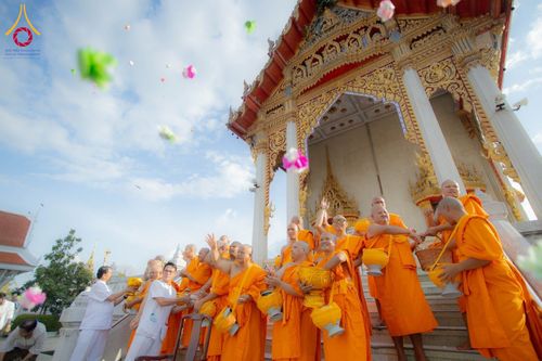 ภาพ No.181288:พิธีบรรพชาอุปสมบท ณ วัดบางโฉลงใน อ.บางพลี จ.สมุทรปราการ  วันที่ 7 ธันวาคม พ.ศ. 2567 ในโครงการอุปสมบทหมู่ บูชาธรรมมหาปูชนียาจารย์ ปี 2567 โดยทีมงานลูกพระธัมฯ  ศูนย์ปฏิบัติธรรมสมุทรปราการ