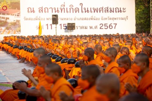 ภาพ No.112679:พิธีตักบาตรพระธรรมยาตราฯ ณ วัดสองพี่น้อง จ.สุพรรณบุรี วันที่ 15 มกราคม พ.ศ. 2567