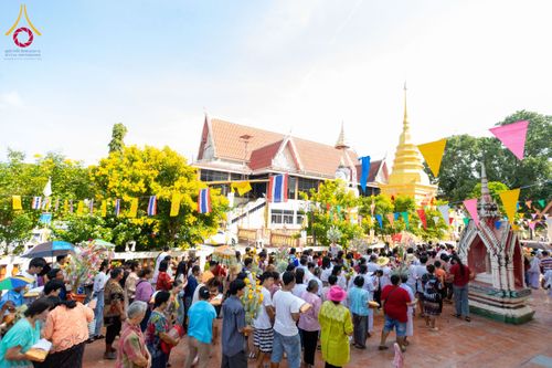 ภาพ No.171685:พิธีทอดกฐิน ณ วัดมหาโพธิ์ จ.ลพบุรี ในโครงการกฐินสามัคคีทั่วไทย 30,000 วัด บูชาธรรม 80 ปี หลวงพ่อธัมมชโย โดยคณะศิษยานุศิษย์วัดพระธรรมกาย วันที่ 27 ตุลาคม พ.ศ. 2567