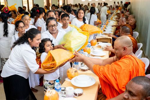 ภาพ No.175881:พิธีทอดผ้าป่าสมทบกฐิน ณ วัดธัมเมสวา รามายา มาตะเล ศรีลังกา โดยมูลนิธิธรรมกาย ในนามหลวงพ่อธัมมชโย วันที่ 9 พฤศจิกายน พ.ศ. 2567