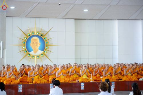 ภาพ No.208343:พิธีสวดพระพุทธมนต์ และถวายภัตตาหารเมนูสวรรค์แด่พระภิกษุ สามเณร วันที่ 15 กุมภาพันธ์ พ.ศ. 2568 ณ หอฉันคุณยายอาจารย์ฯ วัดพระธรรมกาย