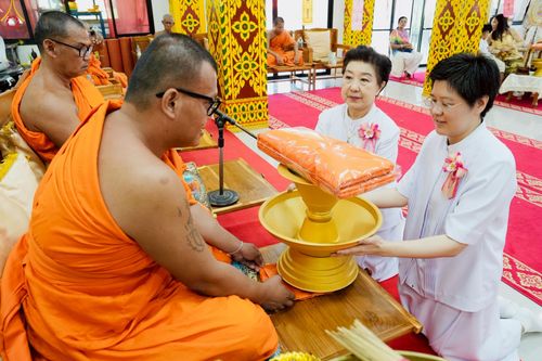 ภาพ No.262015:วันที่ 19 ตุลาคม พ.ศ. 2568 พิธีทอดกฐินสามัคคีทั่วไทย 30,000 วัด โดยคณะศิษยานุศิษย์ บูชาธรรม 81 ปี หลวงพ่อธัมมชโย ณ วัดตะพังทองหลาง ต.เมืองเก่า อ.เมือง จ.สุโขทัย