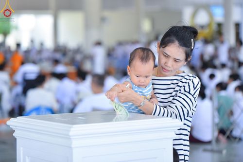 ภาพ No.143160:พิธีถวายภัตตาหารเพื่อเป็นกำลังแห่งการเข้าถึงธรรม ของพระภิกษุสามเณร วัดพระธรรมกาย วันเสาร์ที่ 6 กรกฏาคม พ.ศ. 2567 ณ หอฉันคุณยายอาจารย์ วัดพระธรรมกาย จ.ปทุมธานี