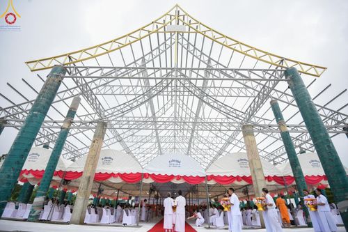 ภาพ No.146548:พิธีทอดผ้าป่าสร้างหลังคาอาคาร 80 ปี หลวงพ่อธัมมชโย ณ ศูนย์ปฎิบัติธรรมวิหารแดง จังหวัดสระบุรี วันอาทิตย์ที่ 28 กรกฎาคม พ.ศ. 2567