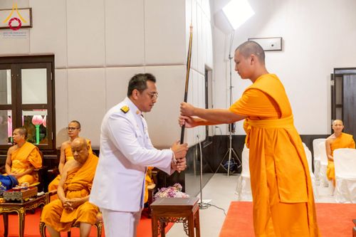 ภาพ No.231223:วันพฤหัสบดีที่ 3 กรกฏาคม พ.ศ. 2568 พิธีมุทิตาสักการะพระภิกษุนาคหลวง พระมหาพนาวัฒน์ ธมฺมนฺตคามี (จันทร์เผือก) เปรียญธรรม ๙ ประโยค ณ วัดพระธรรมกาย ปทุมธานี