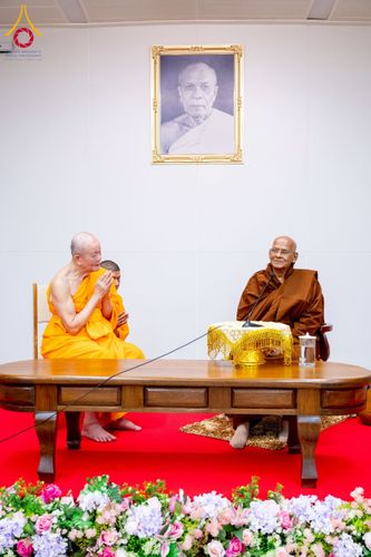 ภาพ No.222354:วันที่ 21 เมษายน พ.ศ. 2568 หลวงพ่อทัตตชีโวต้อนรับคณะสงฆ์ WAB ณ อาคาร 100 ปี คุณยายมหารัตนอุบาสิกาจันทร์ ขนนกยูง วัดพระธรรมกาย