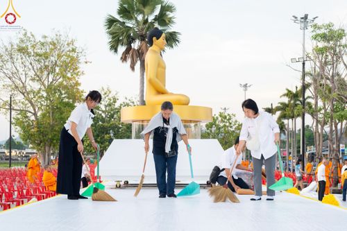 ภาพ No.185552:V.47 เบื้องหลังของเบื้องหน้า งานตักบาตรพระ 10,000 รูป ณ จ.กาญจนบุรี วันที่ 20-21 ธันวาคม พ.ศ. 2567