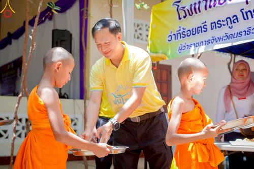 ภาพ No.218162:วันอาทิตย์ที่ 6 เมษายน พ.ศ. 2568 ว่าที่ร้อยตรี ตระกูล โทธรรม ผู้ว่าราชการจังหวัดนราธิวาส เหล่ากาชาดจังหวัดนราธิวาส และเจ้าหน้าที่ข้าราชการทุกภาคส่วน ร่วมถวายภัตตาหารแด่คณะสงฆ์และสามเณรภาคฤดูร้อน ณ ที่พักสงฆ์บ้านร่มเย็น ศูนย์อบรมเยาวชนเมืองนราธิวาส