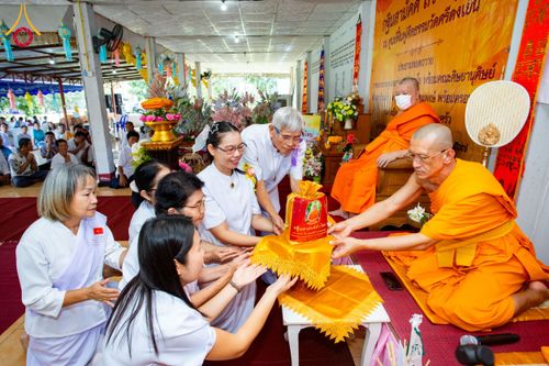 ภาพ No.173336:พิธีทอดกฐิน วัดศรีดงเย็น จ.ลำพูน ในโครงการกฐินสามัคคีทั่วไทย 30,000 วัด บูชาธรรม 80 ปี หลวงพ่อธัมมชโย โดยคณะศิษยานุศิษย์วัดพระธรรมกาย วันที่ 31 ตุลาคม พ.ศ. 2567