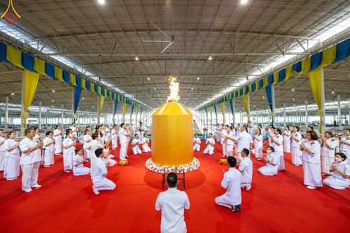 ภาพ No.151424:พิธีจุดเทียนใจ ไฟนิรันดร์ อนันตชัย ณ สภาธรรมกายสากล วัดพระธรรมกาย วันอาทิตย์ต้นเดือนที่ 1 กันยายน พ.ศ. 2567