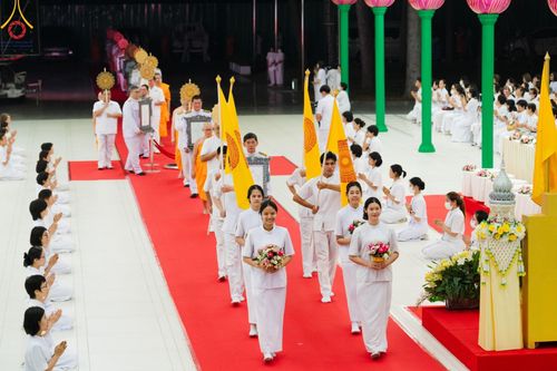 ภาพ No.123217:พิธีพระราชทานสัญญาบัตร พัดยศ และผ้าไตร แด่พระสงฆ์ในเขตปกครองคณะสงฆ์หนกลาง ณ วัดพระศรีมหาธาตุ เขตบางเขน กรุงเทพมหานคร และพิธีมุทิตาสักการะพระสังฆาธิการ ผู้ได้รับเลื่อนและตั้งสมณศักดิ์ ตามพระบรมราชโองการ ณ วัดพระธรรมกาย ในวันที่ 4 กุมภาพันธ์ พ.ศ. 2567