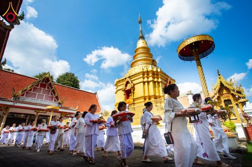 ภาพ No.173376:พิธีทอดกฐิน วัดทาป่าสัก จ.ลำพูน ในโครงการกฐินสามัคคีทั่วไทย 30,000 วัด บูชาธรรม 80 ปี หลวงพ่อธัมมชโย โดยคณะศิษยานุศิษย์วัดพระธรรมกาย วันที่ 3 พฤศจิกายน พ.ศ. 2567