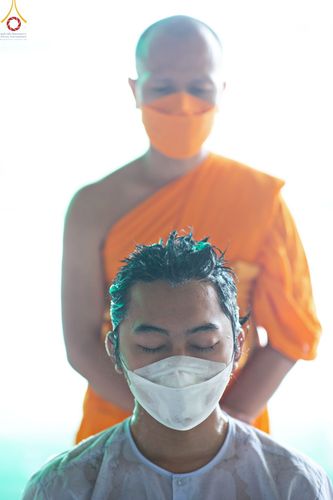 ภาพ No.82498:พิธีปลงผมนาคธรรมทายาท ในโครงการธรรมทายาทระดับอุดมศึกษา รุ่นที่ 50 ภาคฤดูฝน ในวันที่ 10 มิถุนายน พ.ศ. 2566 ณ วัดพระธรรมกาย