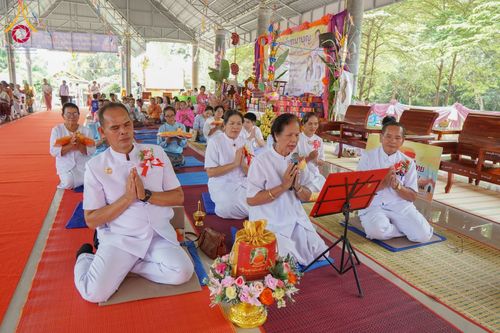 ภาพ No.169896:พิธีทอดกฐิน ณ วัดรัตนปทุม  จ.ร้อยเอ็ด ในโครงการกฐินสามัคคีทั่วไทย 30,000 วัด บูชาธรรม 80 ปี หลวงพ่อธัมมชโย โดยคณะศิษยานุศิษย์วัดพระธรรมกาย วันที่ 26 ตุลาคม พ.ศ. 2567