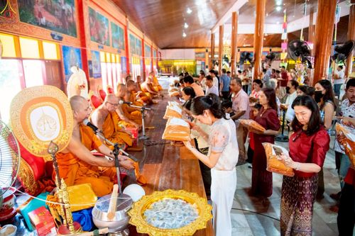 ภาพ No.253337:วันที่ 12 ตุลาคม พ.ศ. 2568 พิธีทอดกฐินสามัคคีทั่วไทย 30,000 วัด โดยคณะศิษยานุศิษย์ บูชาธรรม 81 ปี หลวงพ่อธัมมชโย ณ วัดกลางทุ่ง อ.มหาราช จ.พระนครศรีอยุธยา