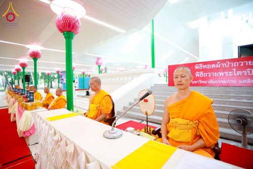 ภาพ No.159074:พิธีทอดผ้าป่าถวายทุนการศึกษาพระภิกษุสามเณรทั่วโลก และ พิธีถวายสังฆทานหนังสือพระไตรปิฏก 80 วัด บูชาธรรม 80 ปี หลวงพ่อธัมมชโย วันเสาร์ที่ 21 กันยายน พ.ศ. 2567 ณ โบสถ์พระไตรปิฏก วัดพระธรรมกาย