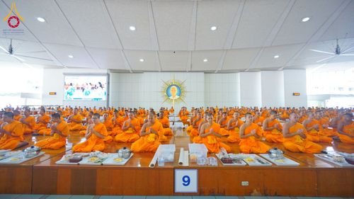 ภาพ No.210592:วันเสาร์ที่ 8 มีนาคม พ.ศ. 2568 พิธีสวดพระพุทธมนต์ และถวายภัตตาหารเมนูสวรรค์แด่พระภิกษุ สามเณร ณ หอฉันคุณยายอาจารย์ฯ วัดพระธรรมกาย