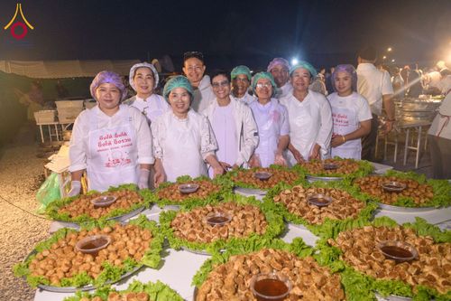 ภาพ No.200179:พิธีถวายภัตตาหารเป็นสังฆทาน แด่พระธรรมยาตรา ณ อนุสรณ์สถานบางปลา วัดบางปลา อำเภอบางเลน จังหวัดนครปฐม ในโครงการธรรมยาตรา กตัญญูบูชา มหาปูชนียาจารย์ พระมงคลเทพมุนี(สด จนฺทสโร) พระผู้ปราบมาร อนุสรณ์สถาน 7 แห่ง ปีที่ 13 วันที่ 23 มกราคม พ.ศ. 2568