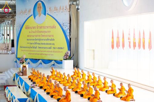 ภาพ No.223320:วันวิสาขบูชา วันอาทิตย์ที่ 11 พฤษภาคม พ.ศ. 2568 พิธีตักบาตร และปฎิบัติธรรม ณ สภาธรรมกายสากล วัดพระธรรมกาย