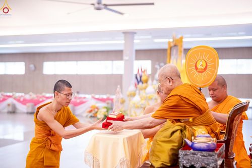 ภาพ No.241745:วันพุธที่ 27 สิงหาคม พ.ศ. 2568 พิธีมอบรางวัลเกียรติยศ แด่สามเณรที่สอบผ่าน โครงการสามเณรทรงปาฏิโมกข์ ปีที่ 3/2568 ณ ค่ายจองแชมป์ หมู่กฏิสามเณรเปรียญธรรม วัดพระธรรมกาย