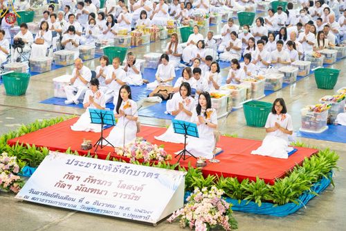 ภาพ No.177554:พิธีตักบาตรและพิธีบูชาข้าวพระ ในวันอาทิตย์ต้นเดือนที่ 1 ธันวาคม พ.ศ. 2567 ณ สภาธรรมกายสากล วัดพระธรรมกาย