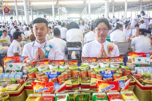 ภาพ No.133800:พิธีตักบาตร ข้าวสารอาหารแห้ง ณ บ้านแก้วเรือนทองคุณยายฯ สภาธรรมกายสากล วัดพระธรรมกาย วันอาทิตย์ต้นเดือนที่ 7 เมษายน พ.ศ. 2567