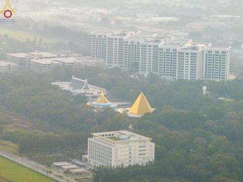 ภาพ No.187721:พิธีตักบาตรฉลองพระใหม่ ต้อนรับพุทธศักราช 2568 ณ ลานธรรมพระมหาธรรมกายเจดีย์ วัดพระธรรมกาย จ.ปทุมธานี วันที่ 1 มกราคม พ.ศ. 2568