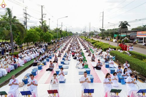 ภาพ No.229829:วันพฤหัสบดีที่ 26 มิถุนายน พ.ศ. 2568 พิธีตักบาตรพระ 1,165 รูป ฉลองก่อตั้งเมืองวานรนิวาส ครบรอบ 164 ปี ณ ถนนวานรนิวาส-อากาศอำนวย อ.วานรนิวาส จ.สกลนคร