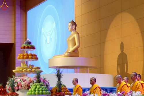 ภาพ No.222747:วันอาทิตย์ต้นเดือนที่ 4 พฤษภาคม พ.ศ. 2568 พิธีบูชาข้าวพระ ณ สภาธรรมกายสากล วัดพระธรรมกาย