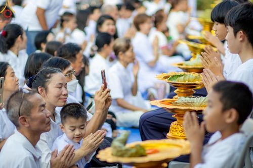 ภาพ No.132878:พิธีตัดปอยผม โครงการหน่อแก้วเปรียญธรรม รุ่นที่ 12 ณ ค่ายจองแชมป์ หมู่กฏิสามเณรเปรียญธรรม วัดพระธรรมกาย วันอาทิตย์ที่ 31 มีนาคม พ.ศ. 2567