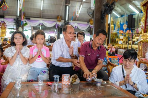 ภาพ No.164584:พิธีทอดกฐิน ณ วัดทางหลวง อ.บางซ้าย จ.พระนครศรีอยุธยา ในโครงการกฐินสามัคคีทั่วไทย 30,000 วัด บูชาธรรม 80 ปี หลวงพ่อธัมมชโย โดยคณะศิษยานุศิษย์วัดพระธรรมกาย วันที่ 20 ตุลาคม พ.ศ. 2567