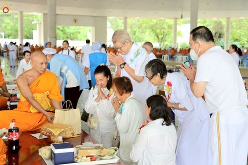 ภาพ No.228790:วันที่ 24 พฤษภาคม และ วันที่ 14 มิถุนายน พ.ศ.2568 พิธีถวายภัตตาหารเมนูสวรรค์ เพื่อการบรรลุธรรม ณ หอฉันคุณยายอาจารย์ฯ วัดพระธรรมกาย