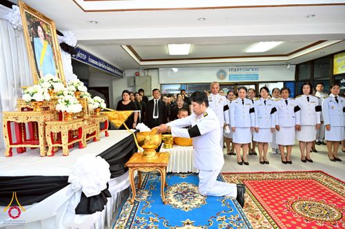 ภาพ No.260869:อำเภอคลองหลวง จัดพิธีสรงน้ำพระบรมศพ สมเด็จพระนางเจ้าสิริกิติ์ พระบรมราชินีนาถ พระบรมราชชนนีพันปีหลวง  ด้วยสำนึกในพระมหากรุณาธิคุณตราบนิจนิรันดร์ วันที่ 26 ตุลาคม พ.ศ. 2568 เวลา 09.30 น. ณ ที่ว่าการอำเภอคลองหลวง จังหวัดปทุมธานี