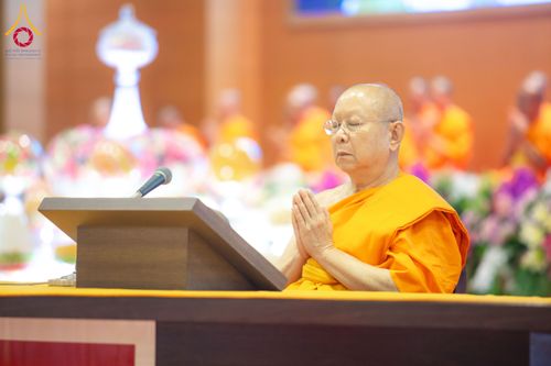 ภาพ No.209590:วันอาทิตย์ที่ 2 มีนาคม พ.ศ. 2568 พิธีบูชาข้าวพระ ณ สภาธรรมกายสากล วัดพระธรรมกาย