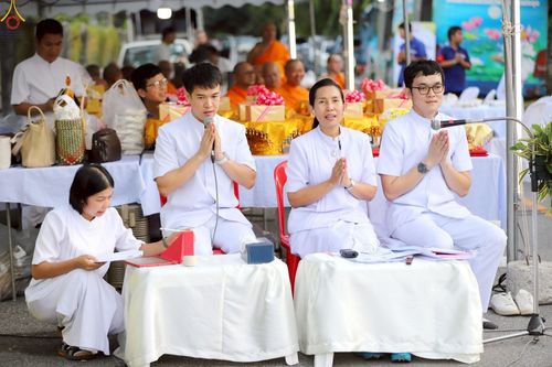 ภาพ No.235131:วันอาทิตย์ที่ 27 กรกฎาคม พ.ศ. 2568 พิธีตักบาตรพระ1,000 รูป ทำบุญเมืองพัทลุง ประธานสงฆ์ พระปริยัติวชิโรดม  เจ้าคณะจังหวัดพัทลุง ประธานฆราวาส นายรัฐศาสตร์ ชิดชู  ผู้ว่าราชการจังหวัดพัทลุง