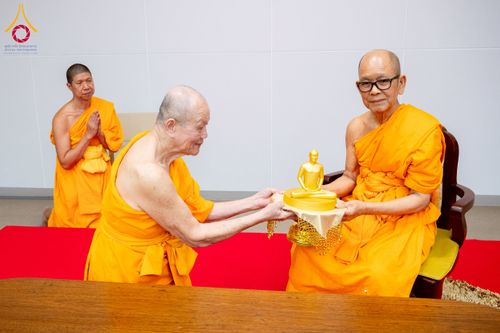 ภาพ No.222419:วันที่ 21 เมษายน พ.ศ. 2568 หลวงพ่อทัตตชีโวต้อนรับคณะสงฆ์ สปป.ลาว ณ อาคาร 100 ปี คุณยายมหารัตนอุบาสิกาจันทร์ ขนนกยูง วัดพระธรรมกาย