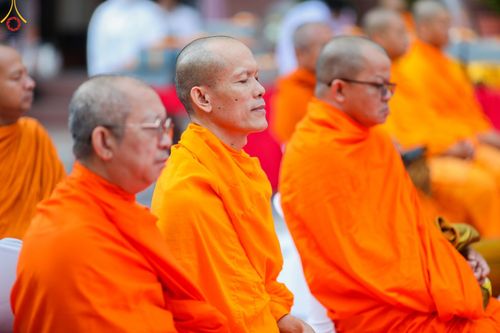 ภาพ No.85876:ตักบาตรพระนานาชาติ 10,000 รูป ใจกลางนครหาดใหญ่ จ.สงขลา วันอาทิตย์ที่ 20 สิงหาคม พ.ศ. 2566