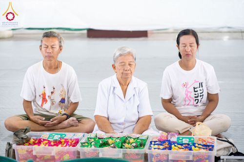 ภาพ No.145638:พิธีตักบาตรโครงการบรรพชาสามเณร โรงเรียนนานาชาติ รุ่นที่ 13 ณ มหารัตนวิหารคด 9 วัดพระธรรมกาย วันเสาร์ที่ 20 กรกฎาคม พ.ศ. 2567