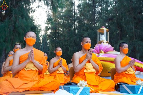 ภาพ No.107354:พิธีตักบาตรพระธรรมยาตราฯ ในโครงการธรรมยาตรากตัญญูบูชา มหาปูชนียาจารย์ พระมงคลเทพมุนี(สด จนฺทสโร) พระผู้ปราบมาร ปีที่ 12 ณ อนุสรณ์สถานมหาวิหารพระมงคลเทพมุนี อ.สองพี่น้อง จ.สุพรรณบุรี วันที่ 7 มกราคม พ.ศ. 2567