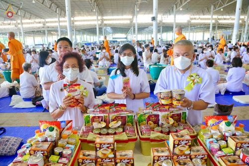 ภาพ No.80805:พิธีตักบาตร , พิธีบูชาข้าวพระในวันอาทิตย์ต้นเดือน วันที่ 7 พฤษภาคม พ.ศ. 2566 ณ วัดพระธรรมกาย