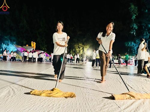 ภาพ No.108240:V.5 ทุ่มพลัง การเตรียมงาน เก็บงาน การรับบุญของเจ้าหน้าที่หน่วยงานต่างๆ เพื่อโครงการธรรมยาตรา กตัญญูบูชามหาปูชนียาจารย์ พระมงคลเทพมุนี (สด จนฺทสโร) พระผู้ปราบมาร อนุสรณ์สถาน 7 แห่ง ปีที่ 12 ระหว่างวันที่ 2 - 31 มกราคม พ.ศ. 2567