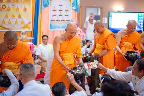 ภาพ No.91229:พิธีสมโภชพระประธาน "พระธรรมกาย" , พิธีเปิดไฟมงคลและเปิดไฟส่องสว่างรัศมีดวงธรรมพระประธาน "พระธรรมกาย" , พิธีทอดผ้าป่าภาคพื้น 19 วัดศูนย์สาขาภาคพื้นอเมริกา  และพิธีมุทิตาสักการะพระมหาเถระ พระเถระ ประจำปี 2566 วันอาทิตย์ที่ 15 ตุลาคม พ.ศ. 2566