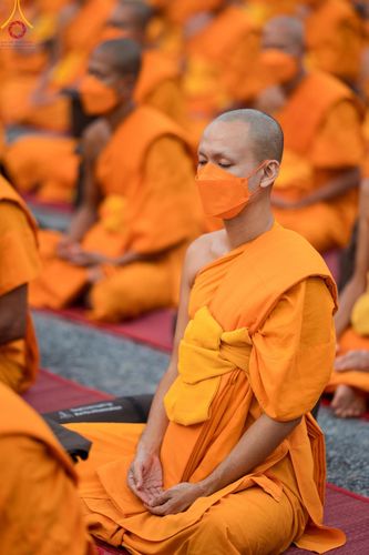 ภาพ No.127930:คณะพระธรรมยาตราฯ ปฎิบัติธรรมและถ่ายภาพหมู่ประวัติศาสตร์ ณ ลานหน้าพระปรางค์สามยอด วัดโคกสมานคุณ อ.หาดใหญ่ จ.สงขลา วันเสาร์ที่ 9 มีนาคม พ.ศ. 2567